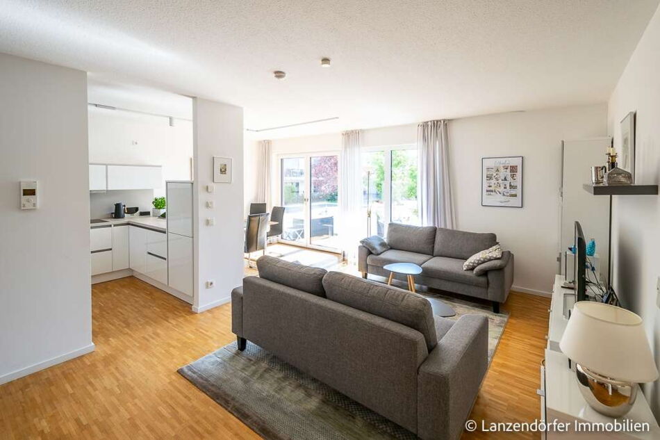 Wohn-/ Esszimmer mit offener Küche