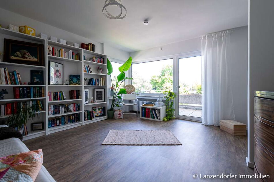 Zimmer mit Balkonzugang