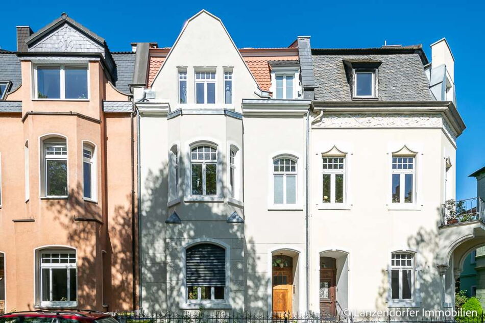 Beidseitig angebautes Einfamilienhaus