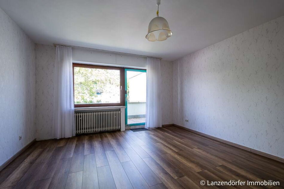 Zimmer mit Balkonzugang