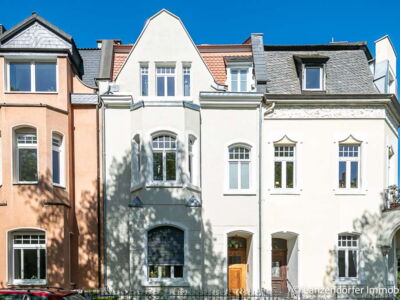 Beidseitig angebautes Einfamilienhaus