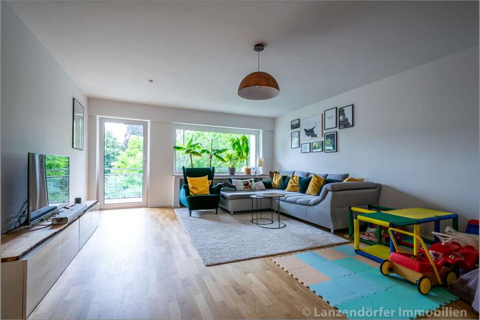 Geräumiges Wohnzimmer